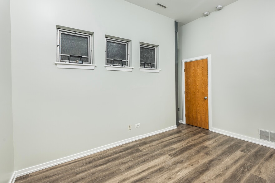 More Photos Of 2716 N Ashland Ave, Chicago Office Residential For Sale