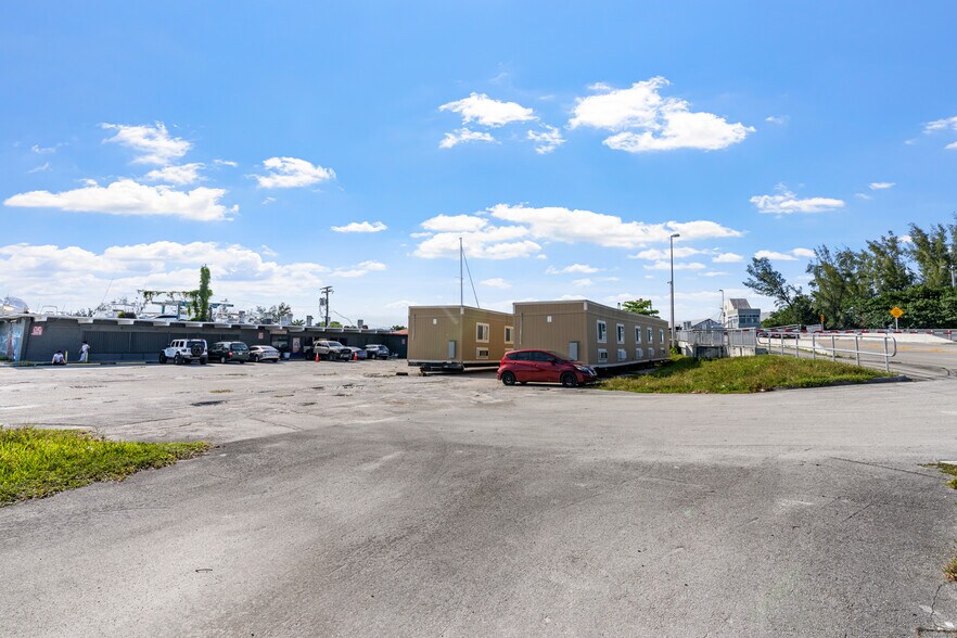 More Photos Of 3066 NW S River Dr dr, Miami Land For Lease