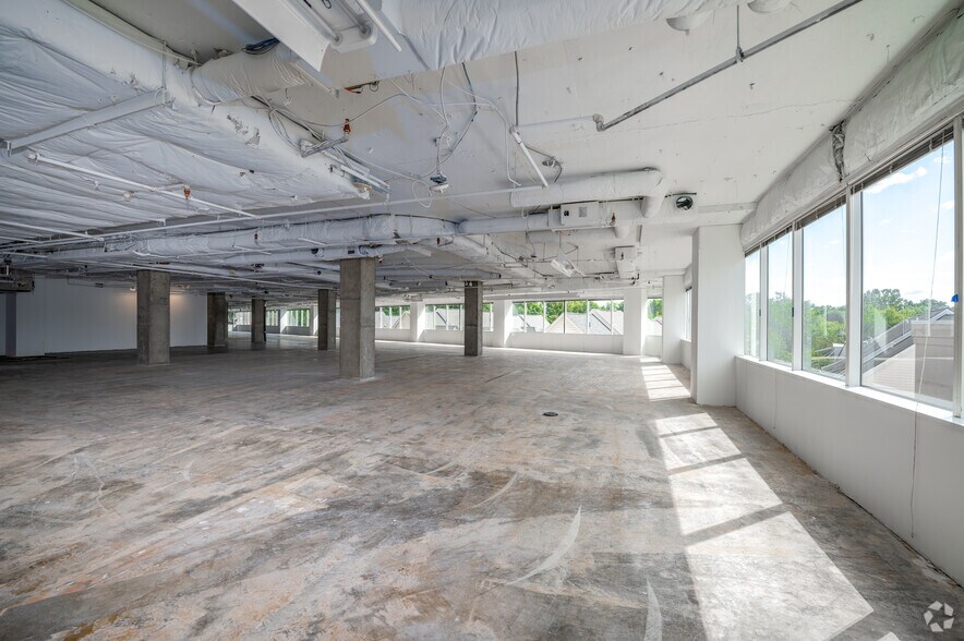 More Photos Of 5335 Wisconsin Ave NW, Washington Office For Lease
