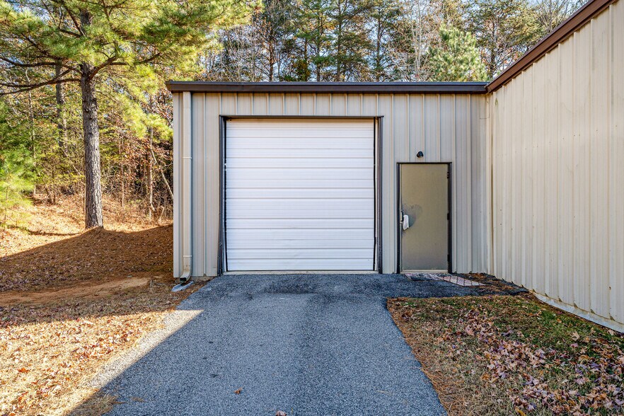 More Photos Of 2205 Gathier Ct, High Point Warehouse For Lease