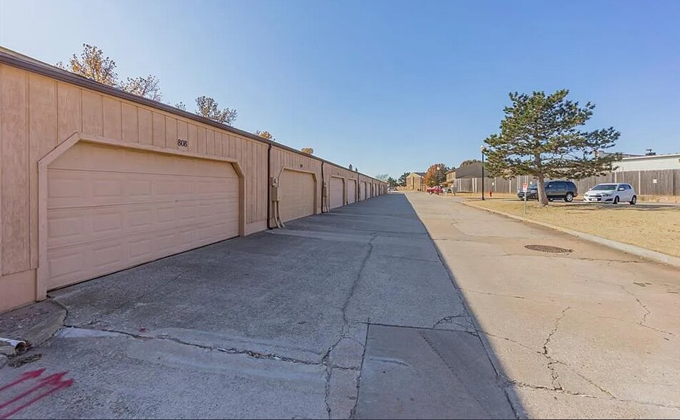 More Photos Of 812 Two Forty Pl, Oklahoma City Apartments For Sale