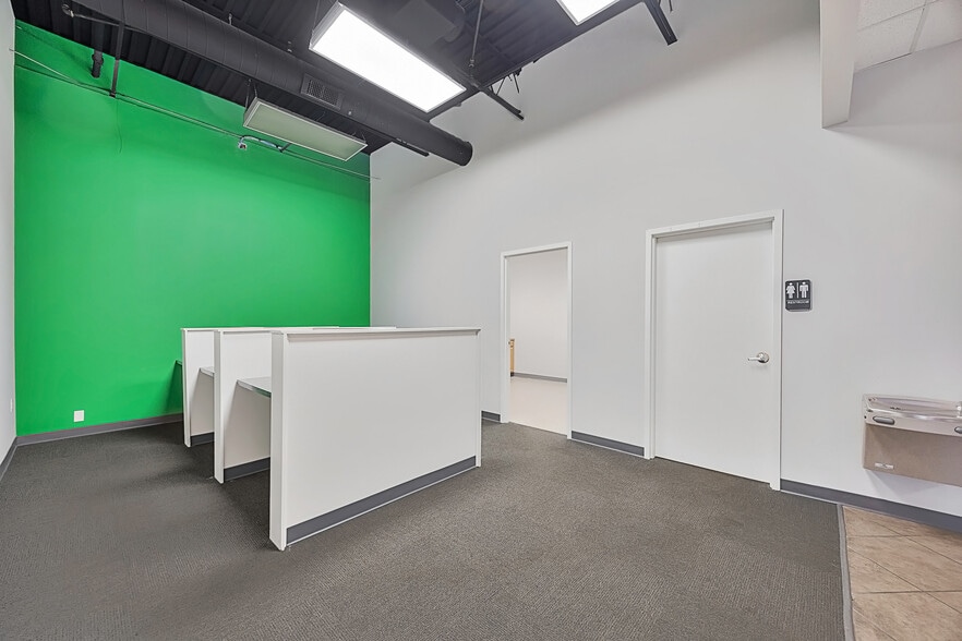 More Photos Of 1035 Vandercar Dr, Florence General Retail For Lease