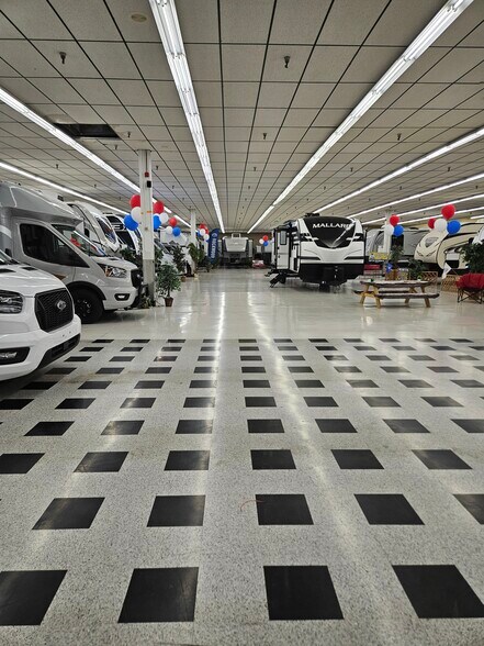 More Photos Of 525-555 E Francis Ave, Spokane Auto Dealership For Sale