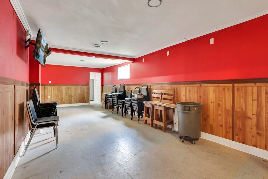 More Photos Of 11472 Broad St SW, Pataskala Bar For Lease