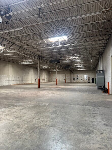 More Photos Of 15 E Elm St, Broadalbin Warehouse For Lease