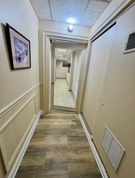 More Photos Of 220 Old Country Rd, Mineola Office For Lease