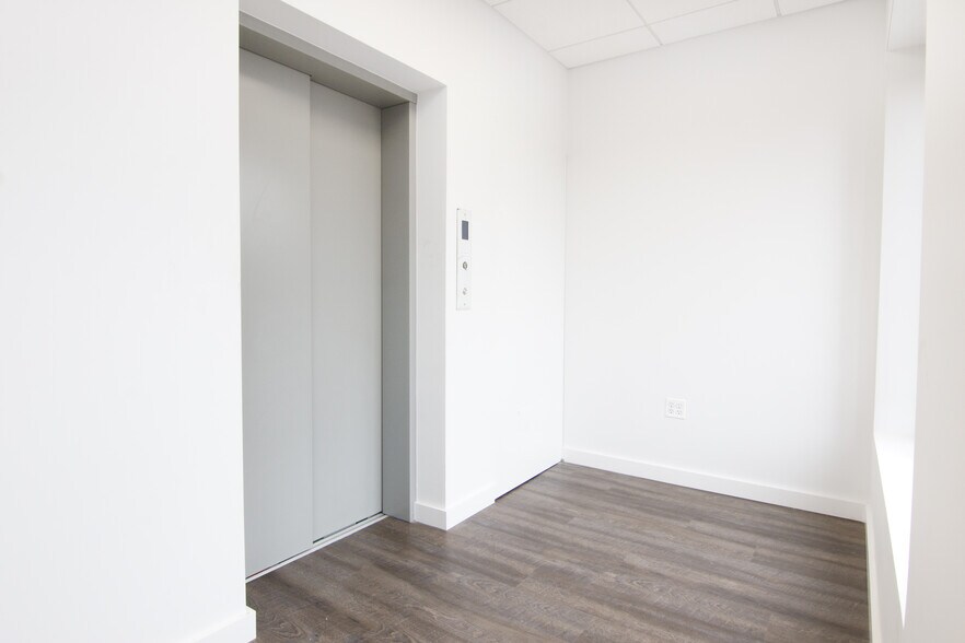 More Photos Of 1831 42nd St, Astoria Light Distribution For Lease