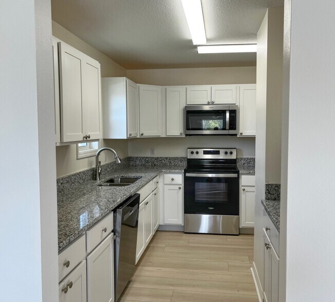 More Photos Of 100 Charles Dr, Nokomis Multifamily For Sale