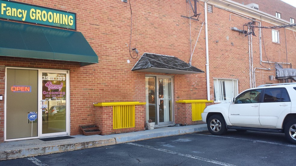 More Photos Of 3910 University Dr, Fairfax Storefront Retail Office For Lease