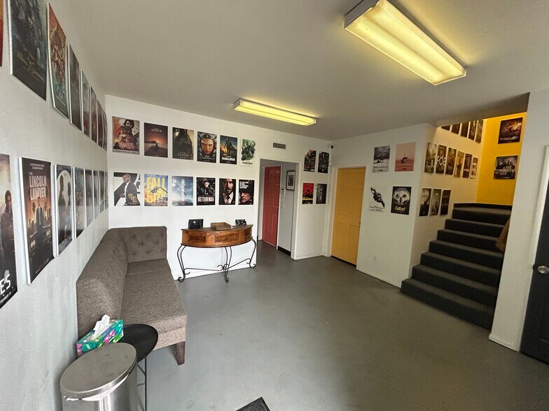 More Photos Of 16142 Wyandotte St, Van Nuys Warehouse For Lease