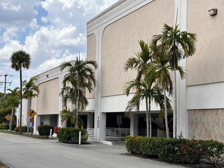 More Photos Of 4101 NW 3rd Ct, Plantation Medical For Lease