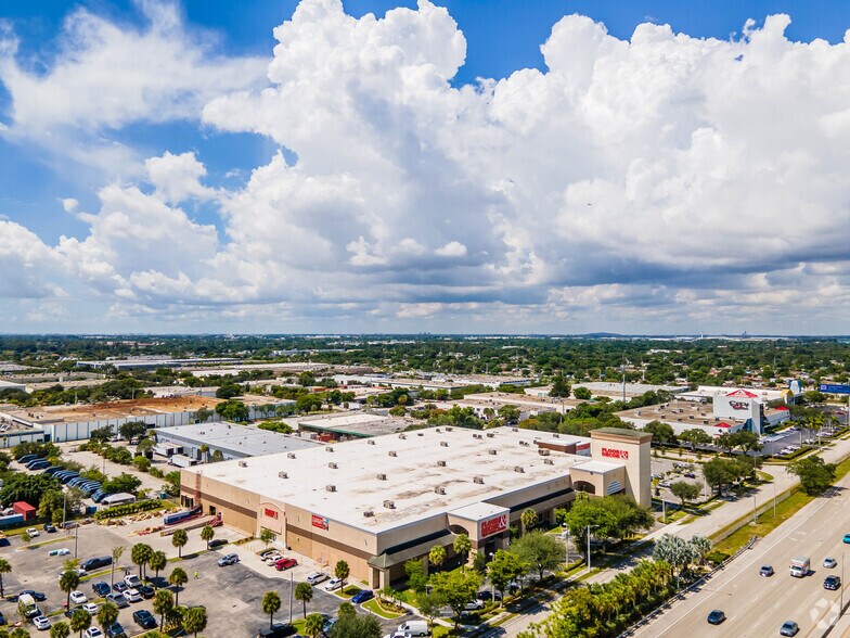 More Photos Of 1400 NW 167th St, Miami Showroom For Lease