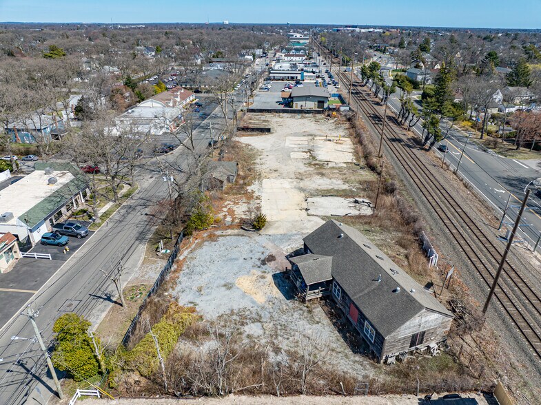 More Photos Of 245 Orinoco Dr, Brightwaters Garden Center For Sale