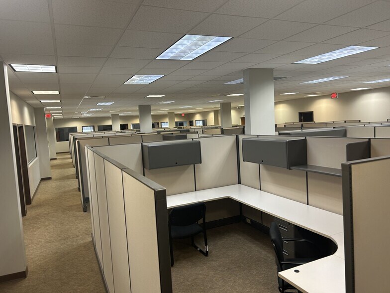 More Photos Of 13528 Prestige Pl, Tampa Loft Creative Space For Lease