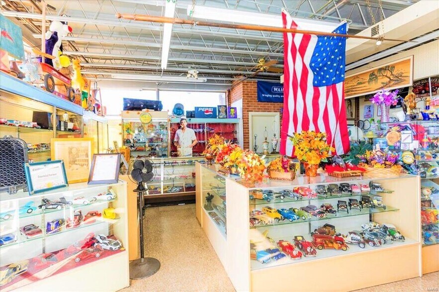More Photos Of 9979 Watson Rd, Saint Louis Storefront Retail Office For Sale
