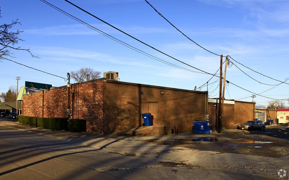 More Photos Of 401-427 Cleveland St, Elyria Unknown For Lease