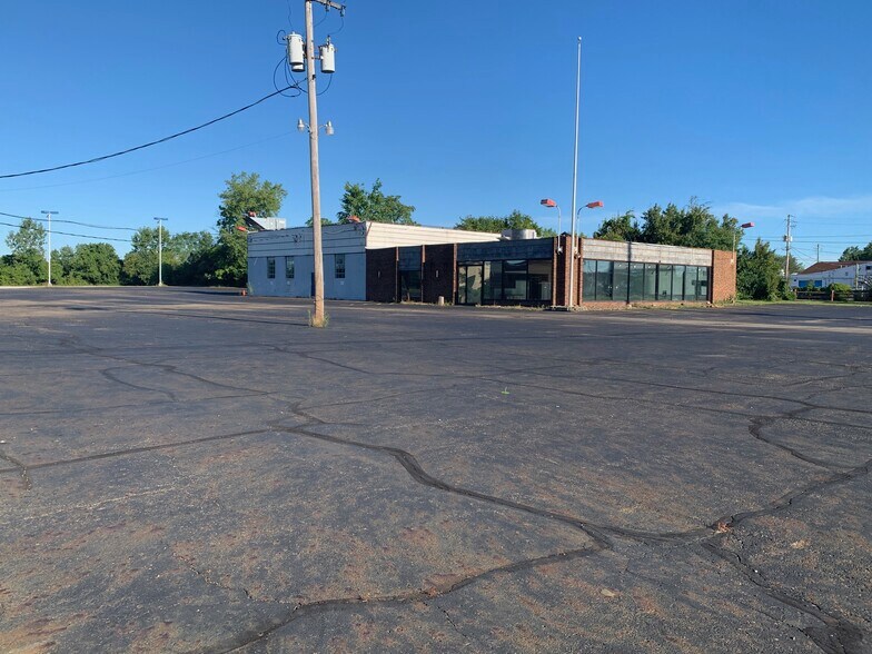 More Photos Of 3926 Pearl Rd, Medina Auto Dealership For Lease