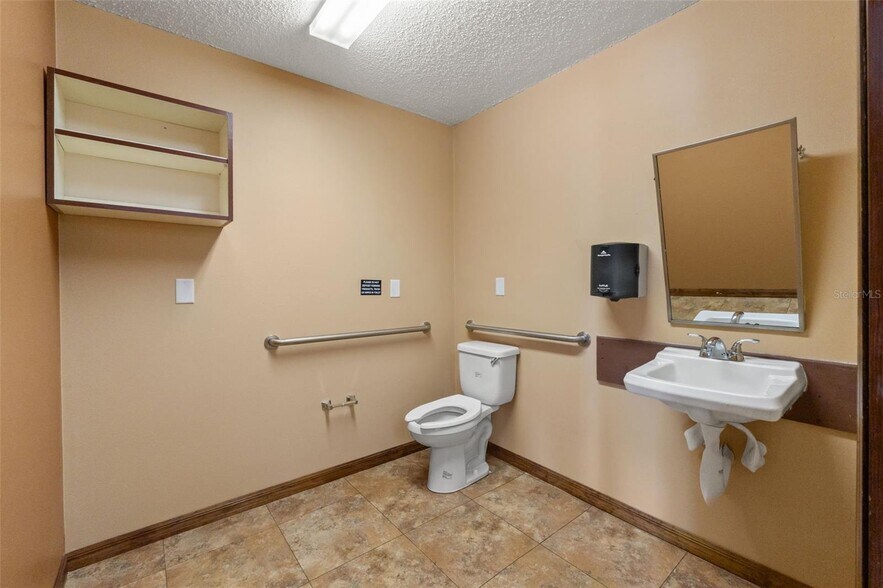 More Photos Of 10507 Spring Hill Dr, Spring Hill Medical For Lease