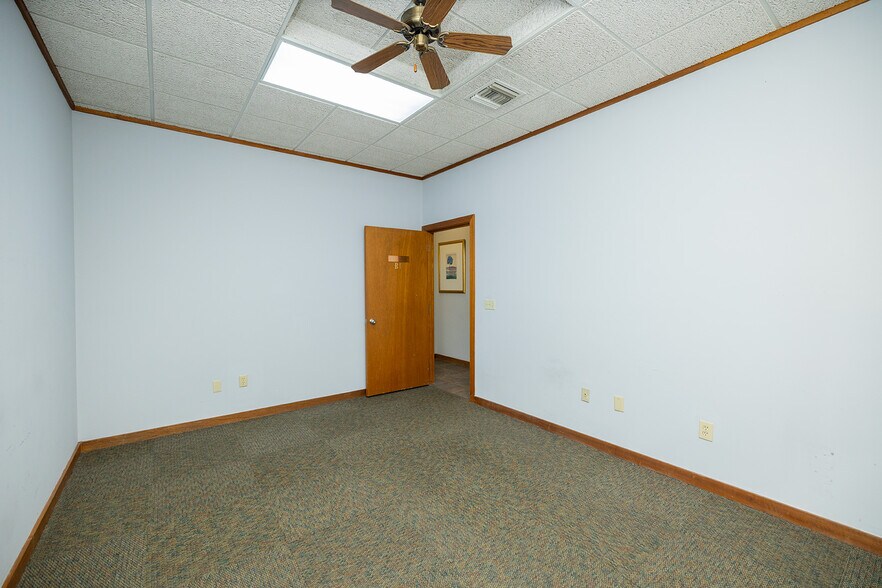 More Photos Of 1020 N Main St, Wichita Medical For Sale