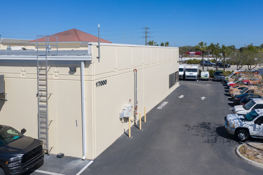 More Photos Of 17000 Alico Commerce Ct, Fort Myers Flex For Sale