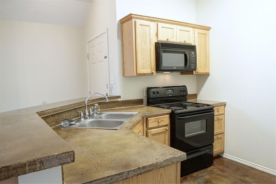 More Photos Of 141 Lindas Creek Ln, Weatherford Multifamily For Sale