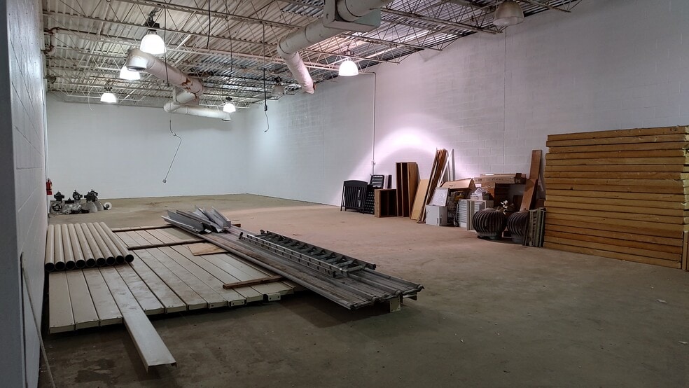 More Photos Of 2202 S Market St, Brenham Department Store For Sale