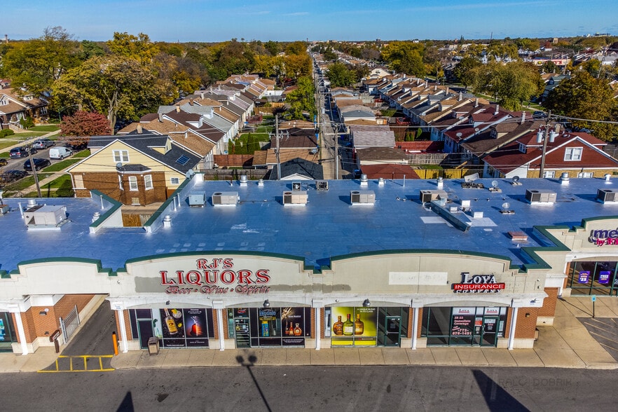 More Photos Of 5634-5650 W Fullerton Ave, Chicago Unknown For Lease