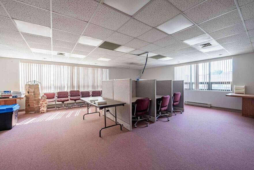 More Photos Of 29 Main St E, Chelmsford Office For Sale