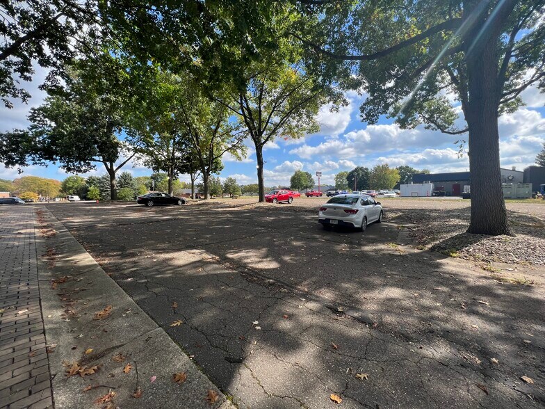 More Photos Of 10804 Wilkshire Blvd, Bolivar Office For Sale