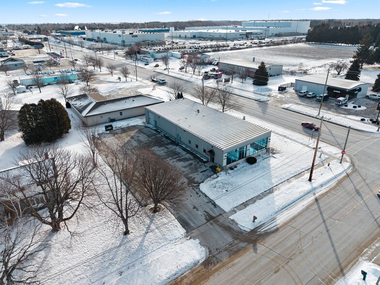 More Photos Of 3420 Dewey St, Manitowoc Freestanding For Lease