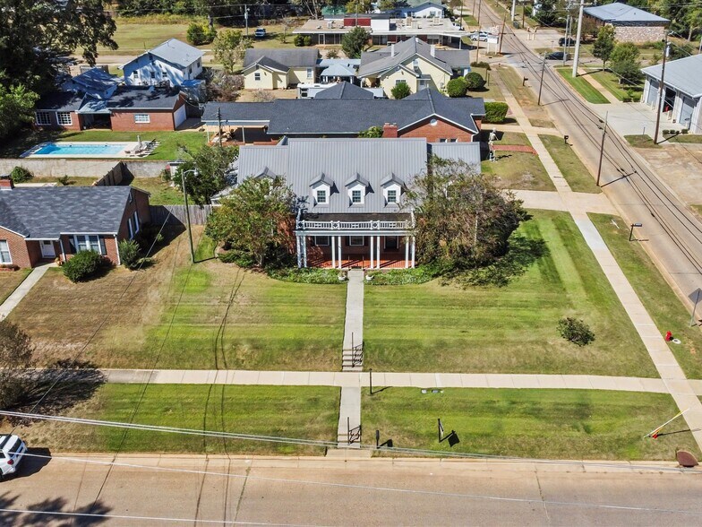 More Photos Of 302 W College St, Enterprise Flex For Sale