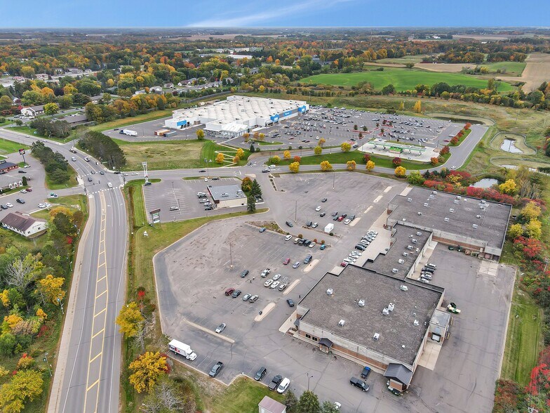 More Photos Of 100-170 Evergreen Sq SW, Pine City General Retail For Lease