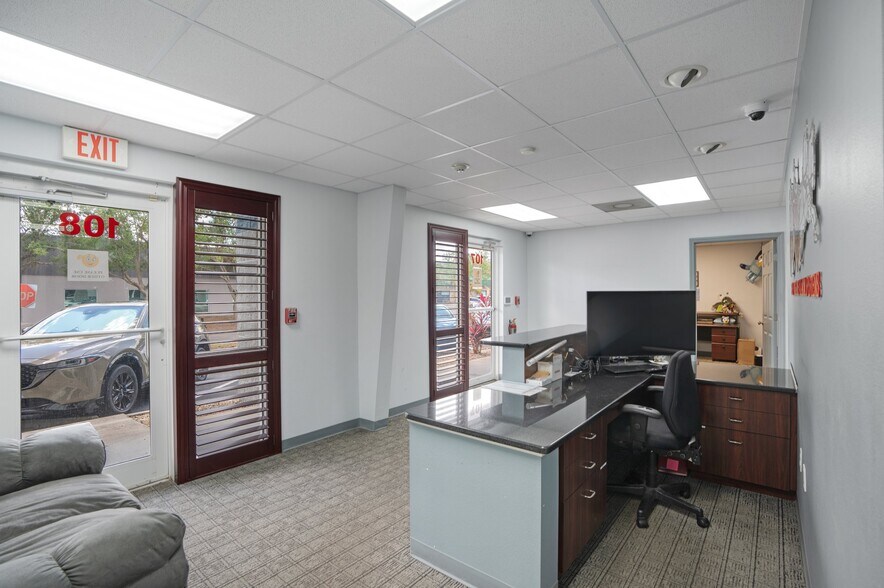 More Photos Of 1882 Porter Lake Dr, Sarasota Light Manufacturing For Sale