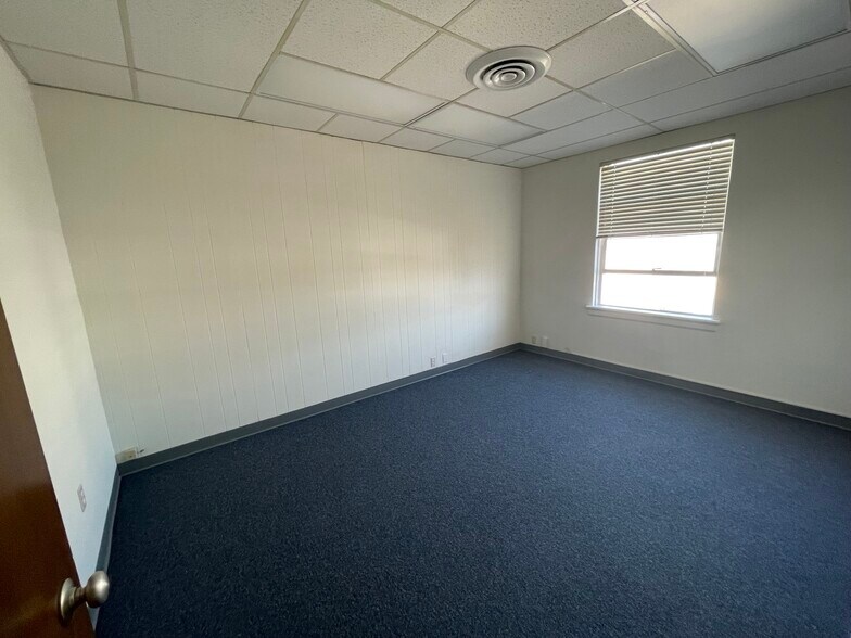 More Photos Of 4912 W Broad St, Richmond Office For Sale