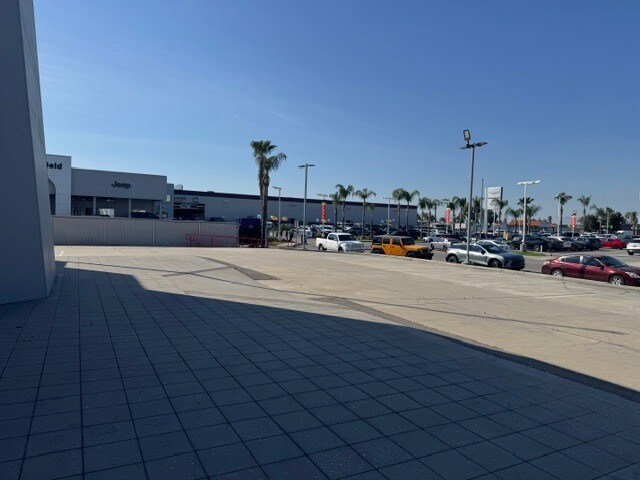 More Photos Of 4608 Rudnick Ct, Bakersfield Auto Dealership For Lease