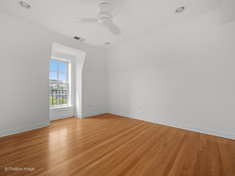 More Photos Of 1817 Church St, Evanston Loft Creative Space For Sale