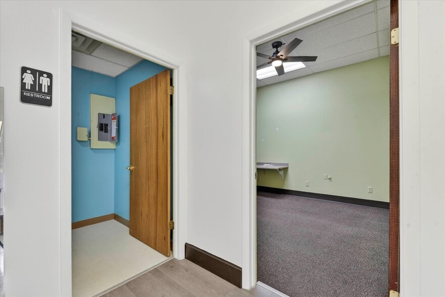 More Photos Of 1100 Croy Dr, Findlay Storefront Retail Office For Lease