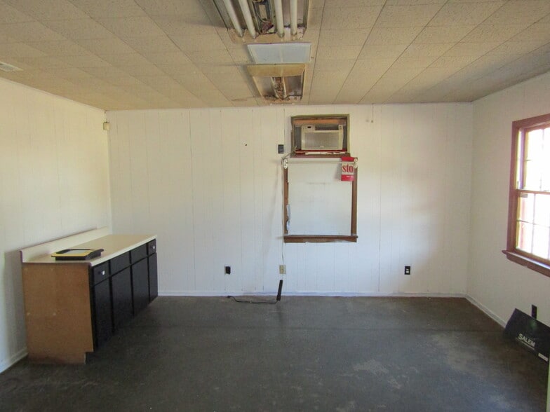 More Photos Of 150 Colonial Trl E, Surry Convenience Store For Sale