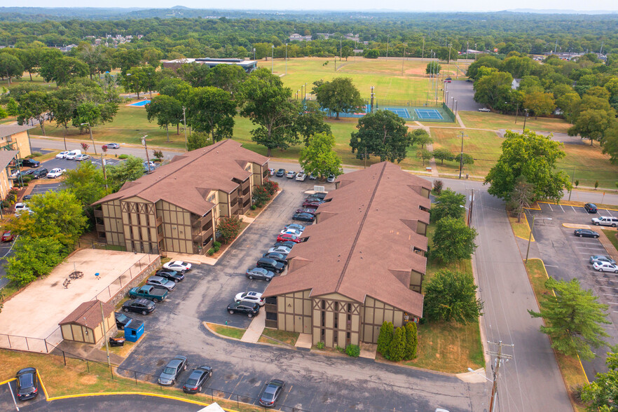 Primary Photo Of 525 N Dupont Ave, Madison Apartments For Sale