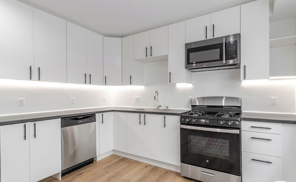 More Photos Of 10821 Hartsook St, North Hollywood Apartments For Sale