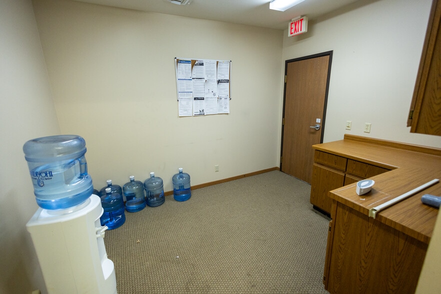 More Photos Of 2004 Highland Ave, Eau Claire Office For Lease