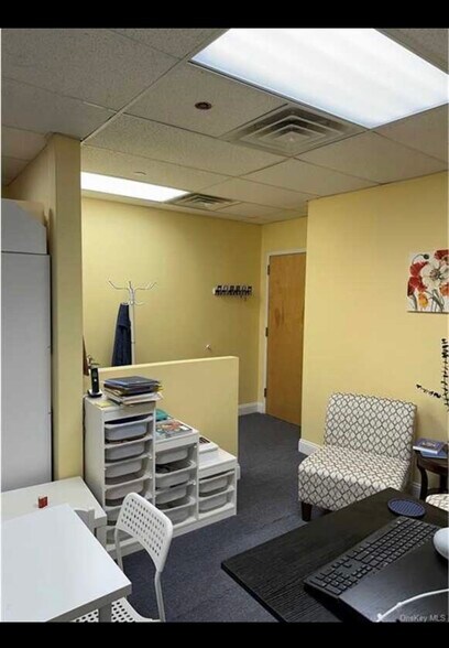 More Photos Of 275 N Middletown Rd, Pearl River Medical For Lease