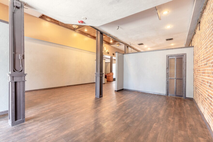 More Photos Of 230 S Beach St, Daytona Beach Storefront For Lease