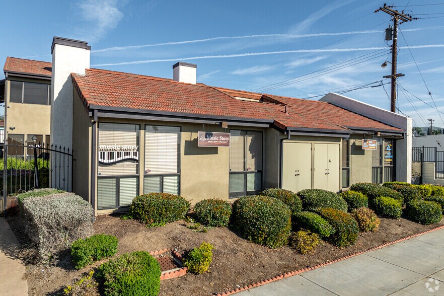More Photos Of 481 E Whittier Blvd, La Habra Office For Sale