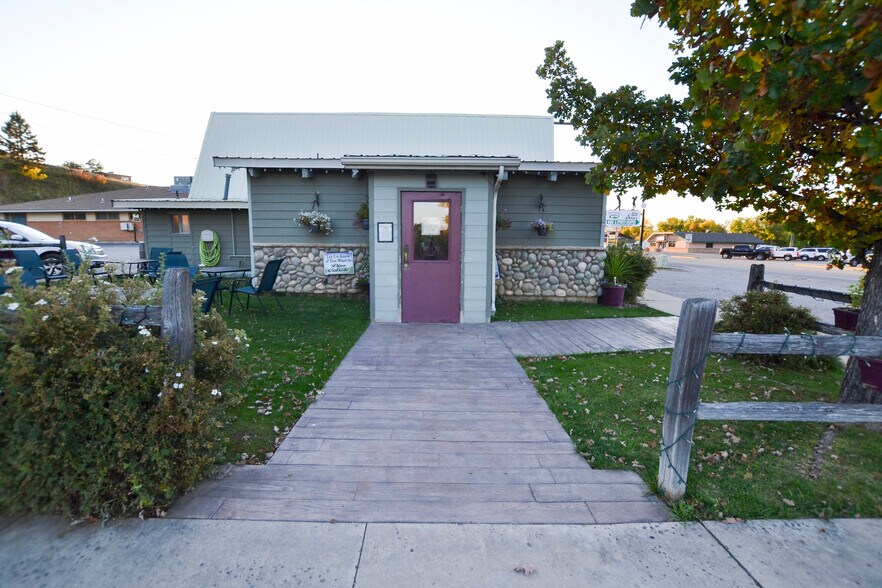 More Photos Of 631 NE Main St, Lewistown Lodge Meeting Hall For Sale