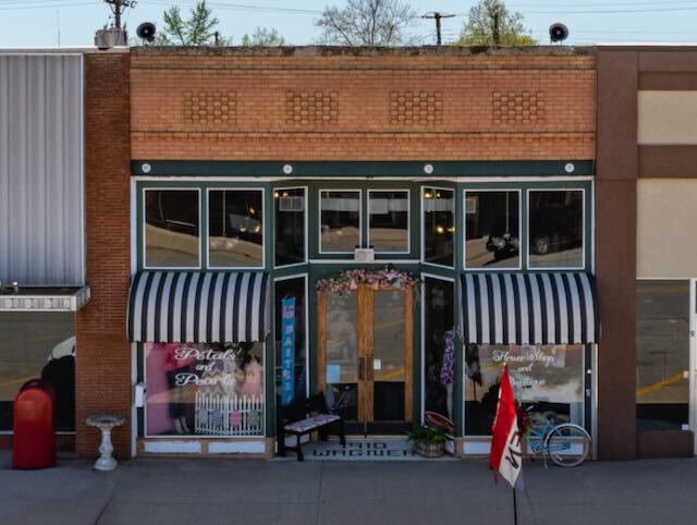 Primary Photo Of 113 W Main St, Watonga Storefront For Sale