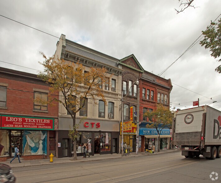 Primary Photo Of 388-390 Queen St W, Toronto Storefront Retail Residential For Lease