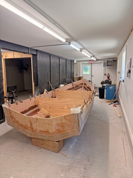 More Photos Of 160 Royal Rd, North Yarmouth Flex For Lease