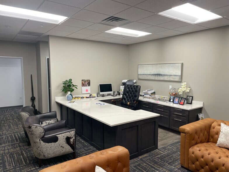 More Photos Of 222-234 NW Sunrise Dr, Waukee Flex For Sale