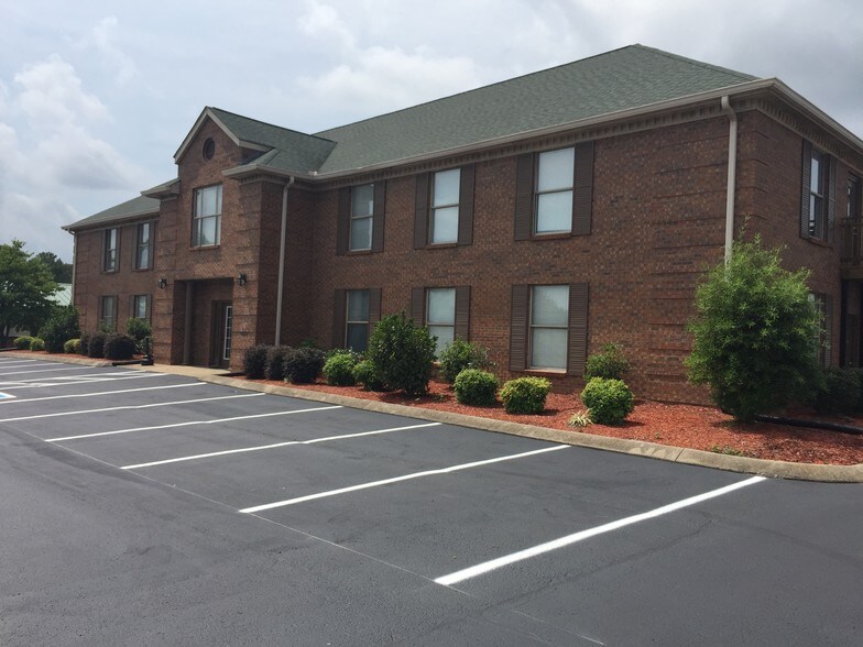 More Photos Of 130 Hillcrest Dr, Clarksville Medical For Lease